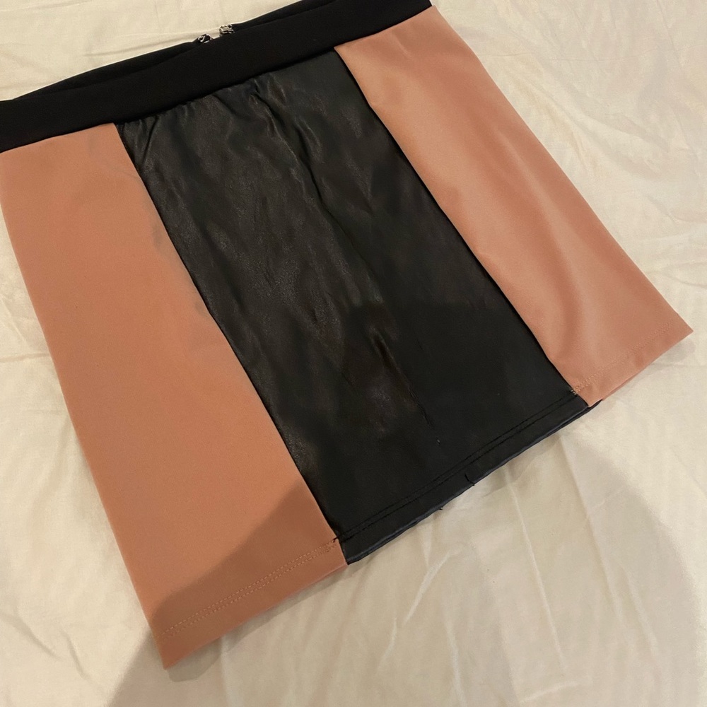 Black leather and tan side mini skirt stretch small
